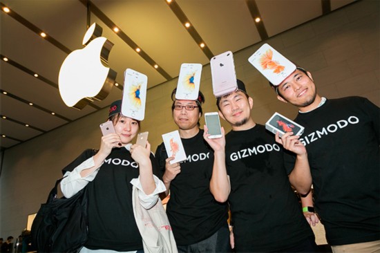 iPhone6s発売初日　世界のアップルファン大喜び