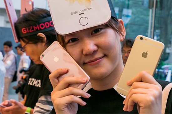 iPhone6s発売初日　世界のアップルファン大喜び