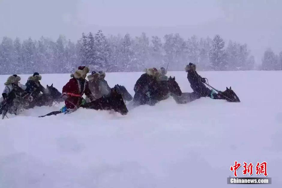 珍しい豪雪で山岳地域は2メートルの積雪　新疆