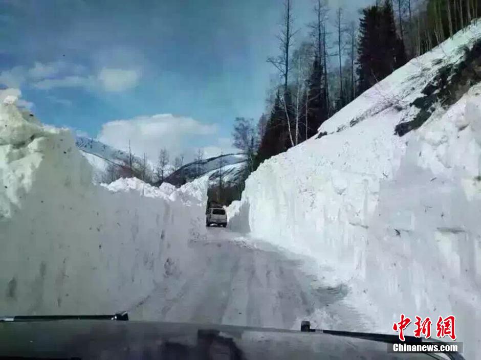 珍しい豪雪で山岳地域は2メートルの積雪　新疆