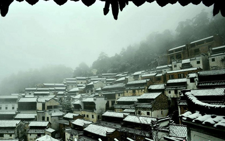 「中國(guó)で最も美しい村」江西省婺源県、雪を纏う古い村の美しい風(fēng)景