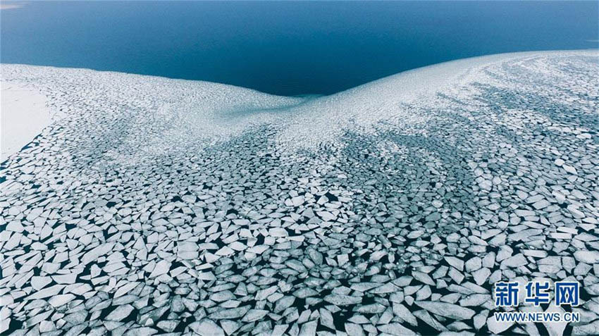 圧倒される！青海湖の氷が溶け出す風(fēng)景を空撮