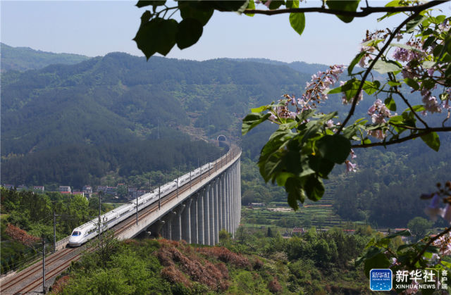 安徽省大別山區(qū)を「通り抜ける」高速鉄道