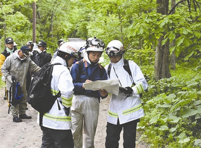 しつけのため、両親が7歳の男の子を山に置き去り　日本