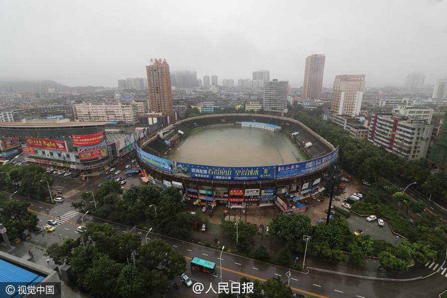 豪雨続く湖北省鄂州市、スタジアムが「バスタブ」狀態(tài)に