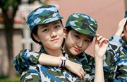 すっぴんでも可愛い！新學(xué)期の軍事訓(xùn)練に參加する美人女子大生たち