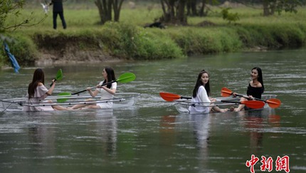 水面に浮かぶ美女?。?/><i></i><em>水面に浮かぶ美女??？</em></a></span>


                		</li>

                        <li id=