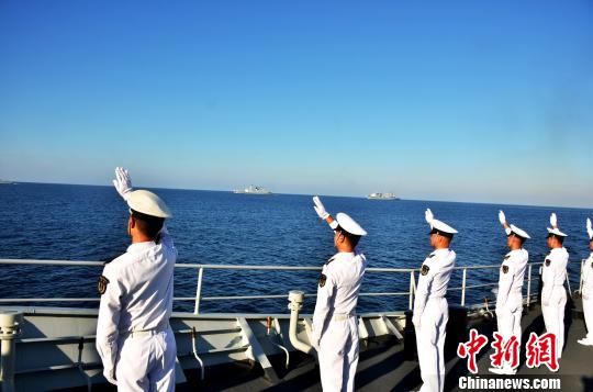 中國海軍第25次?第24次護(hù)衛(wèi)艦隊(duì)が分航式