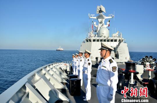 中國海軍第25次?第24次護(hù)衛(wèi)艦隊(duì)が分航式