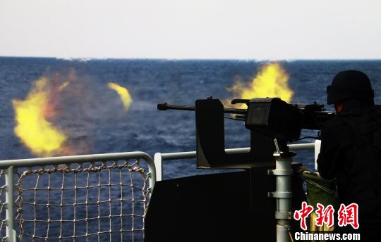 中國海軍第25次護(hù)衛(wèi)艦隊(duì)が対海賊射撃訓(xùn)練を?qū)g施