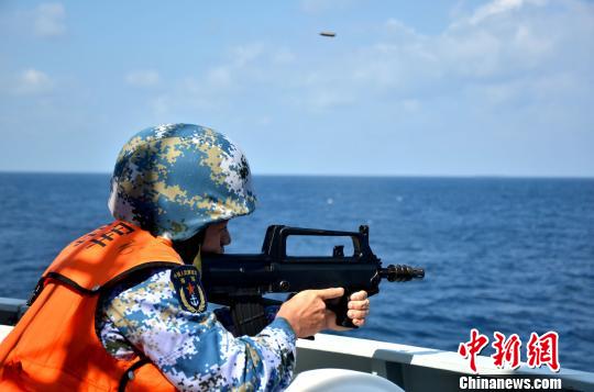 中國海軍第25次護(hù)衛(wèi)艦隊が対海賊射撃訓(xùn)練を?qū)g施