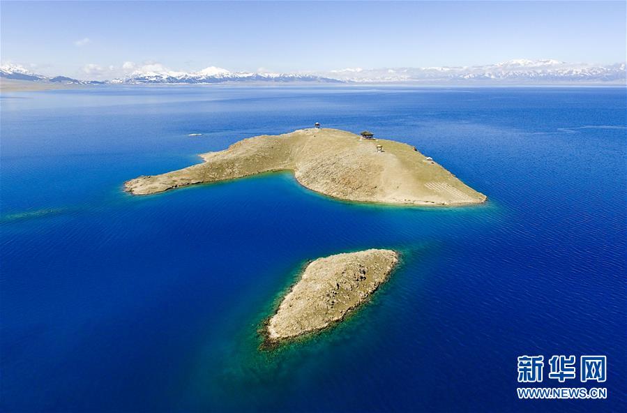 シルクロードの「寶石」　天山の賽里木湖