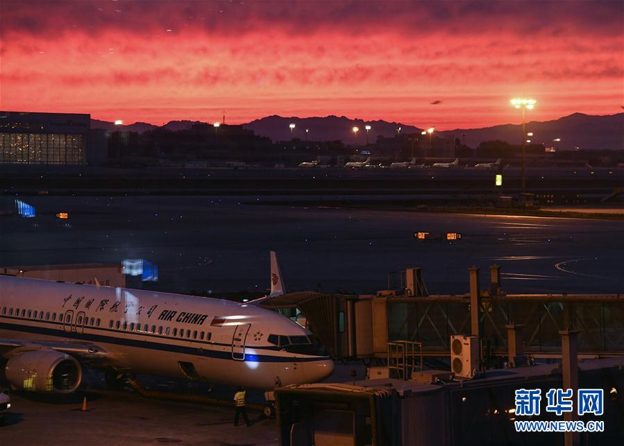 鮮やかな夕焼けに染まる北京の空