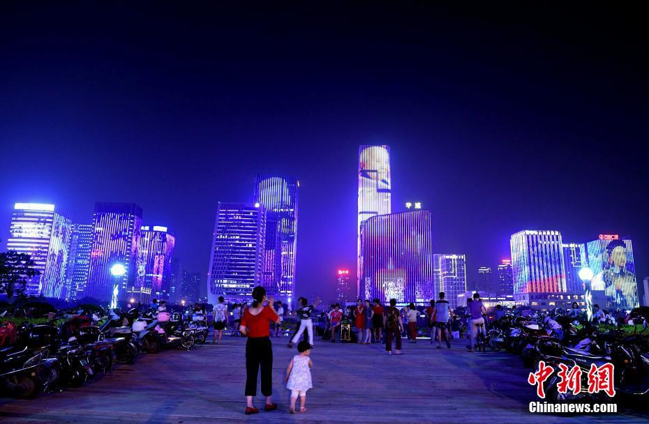 最先端技術(shù)プロジェクトマッピングで彩られた麗江両岸の夜景　福建省