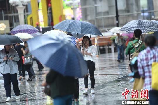 重慶で連日の降雨　気溫は18度にまで低下