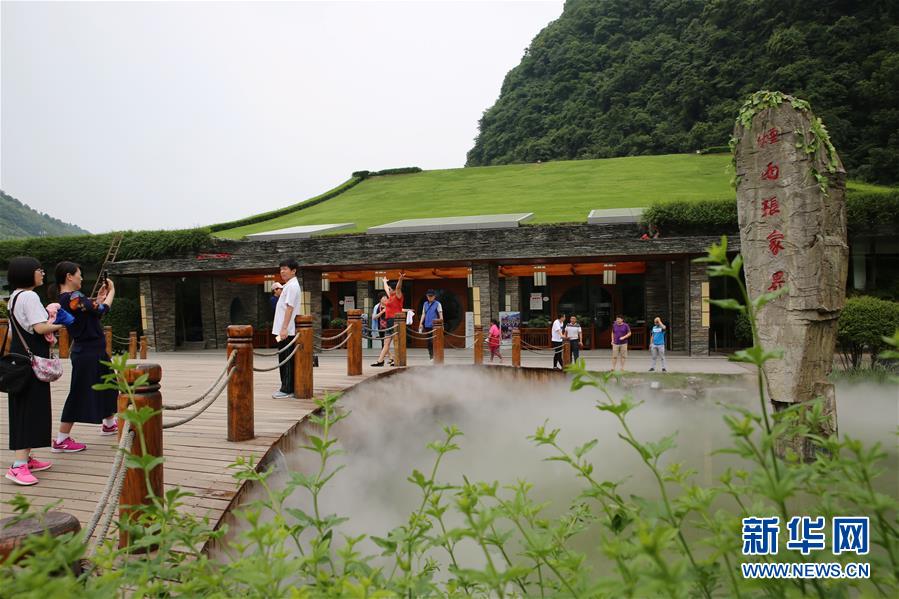 クールに観光が楽しめる　湖南の景勝地で暑気払いのドライミスト