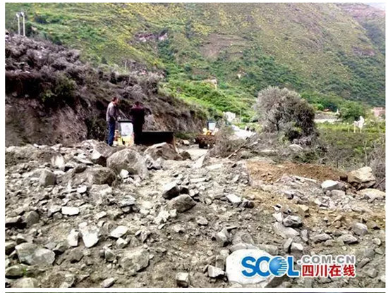 四川省茂県で山崩れ　100人が生き埋め