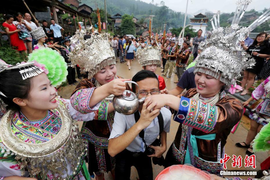 豊作を祈る伝統(tǒng)行事　「魚捕り祭り」開催　広西