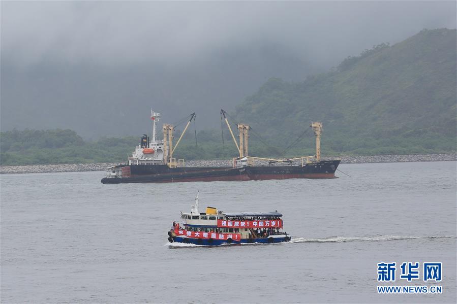 空母「遼寧」　香港で一般公開