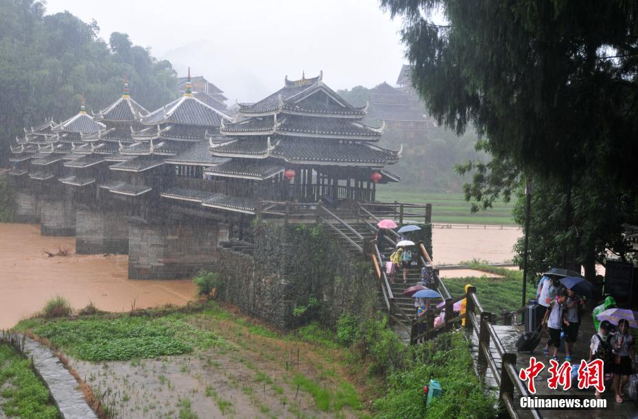 世界的にも有名な程陽風雨橋、洪水に囲まれる　広西チワン族自治區(qū)