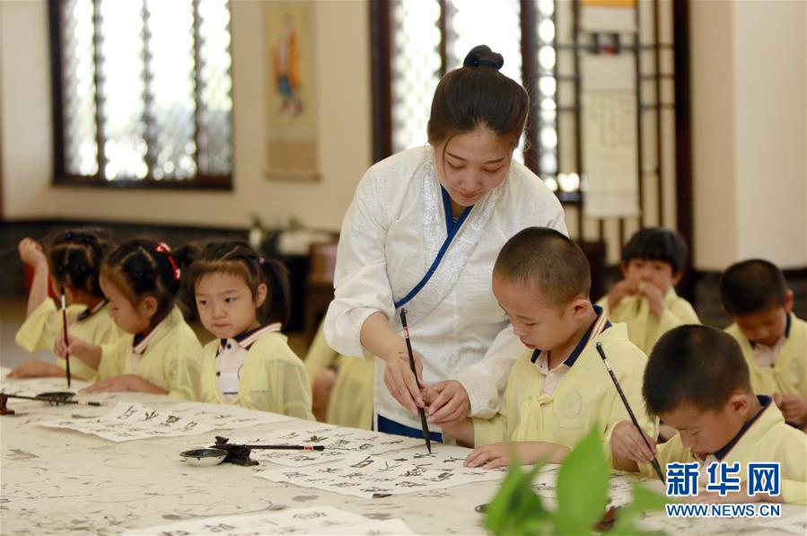 有意義な夏休みを過ごす　「國學(xué)サマーキャンプ」參加の子供たち