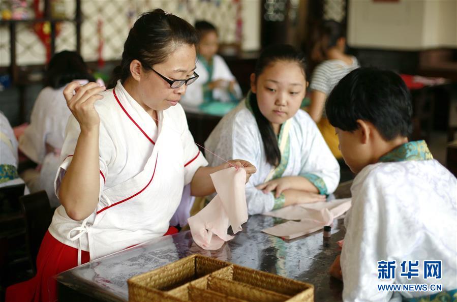 有意義な夏休みを過ごす　「國學(xué)サマーキャンプ」參加の子供たち