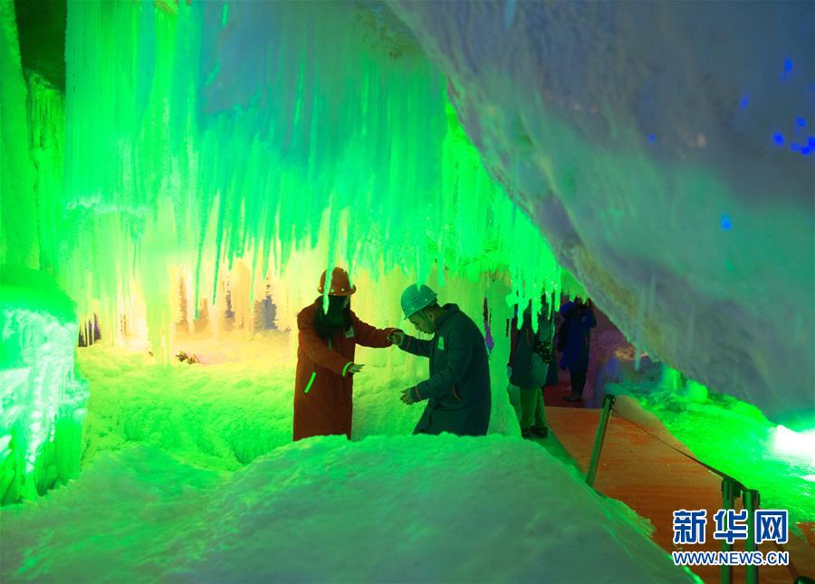 鍾乳洞が夏場(chǎng)人気の避暑地に　浙江省