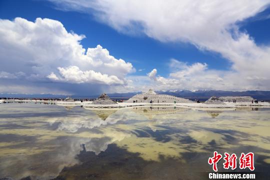 中國の「天空の鏡」、観光客が年初來延べ100萬人突破