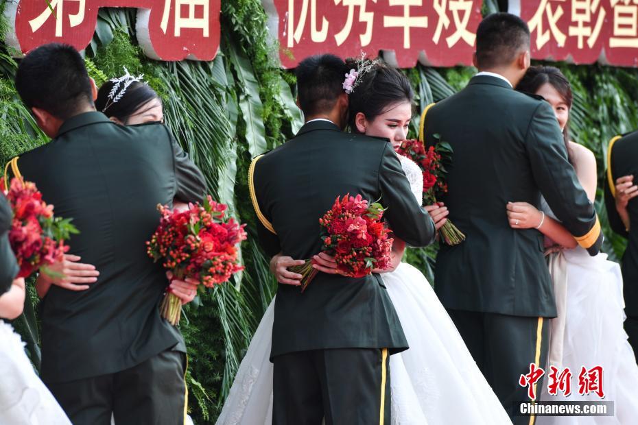 中國(guó)人民解放軍陸軍第75集団軍、軍人22人のために集団結(jié)婚式を開(kāi)催