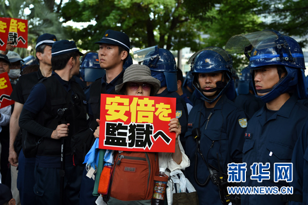 広島「原爆の日」式典　安倍首相の出席に民衆(zhòng)が抗議