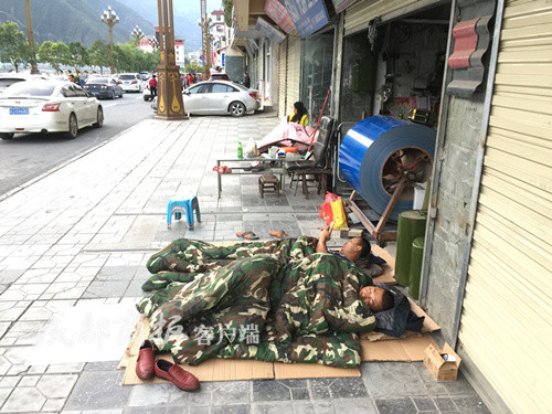 九寨溝地震発生後、初めての朝の様子　四川省