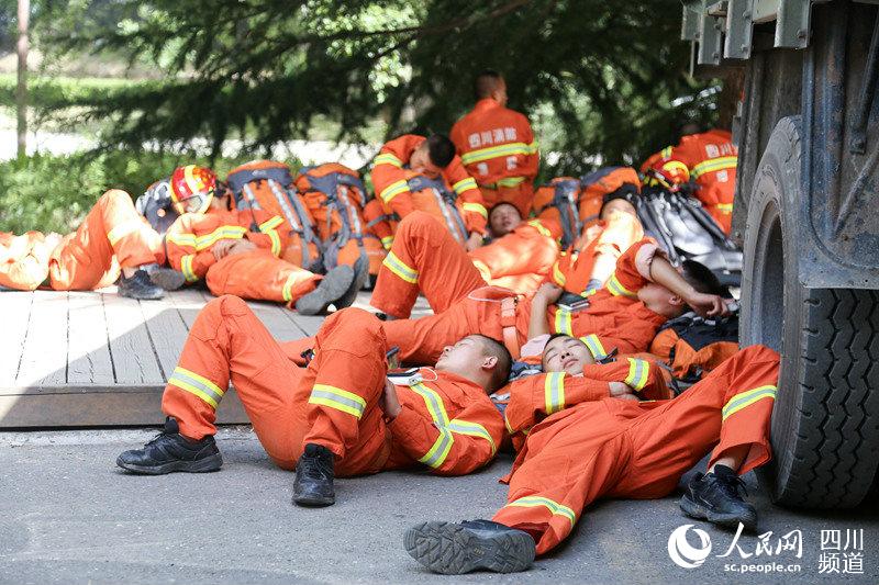 九寨溝地震から一夜明ける　約6萬(wàn)人の避難完了　四川省