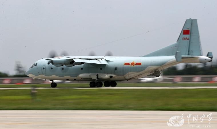 先駆空軍Y-9型航空機、九寨溝地震の被災(zāi)狀況を上空から撮影