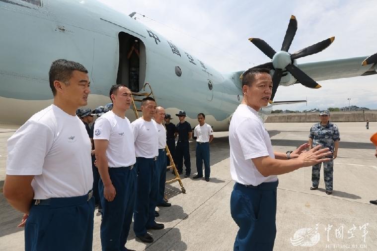 先駆空軍Y-9型航空機、九寨溝地震の被災(zāi)狀況を上空から撮影