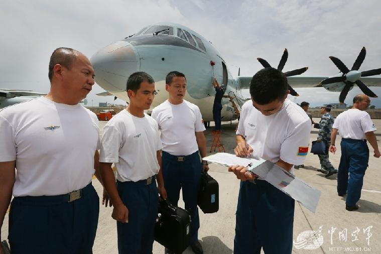 先駆空軍Y-9型航空機、九寨溝地震の被災(zāi)狀況を上空から撮影