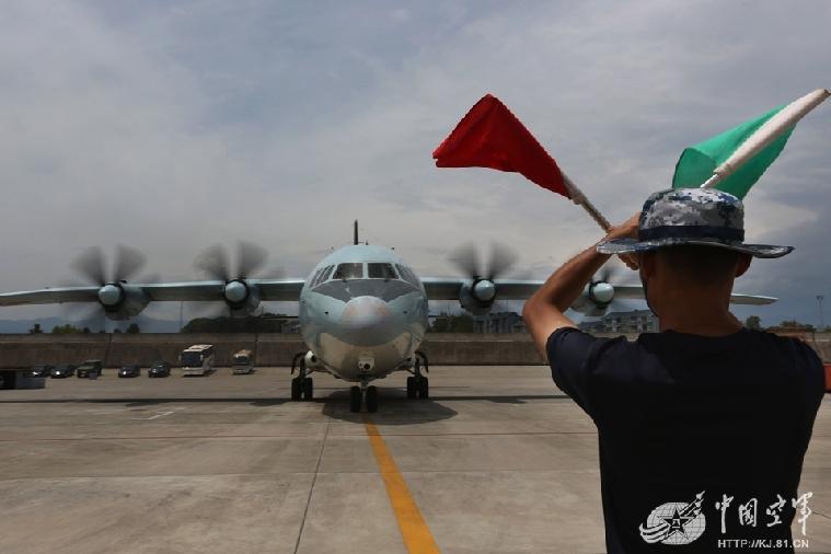 先駆空軍Y-9型航空機、九寨溝地震の被災(zāi)狀況を上空から撮影