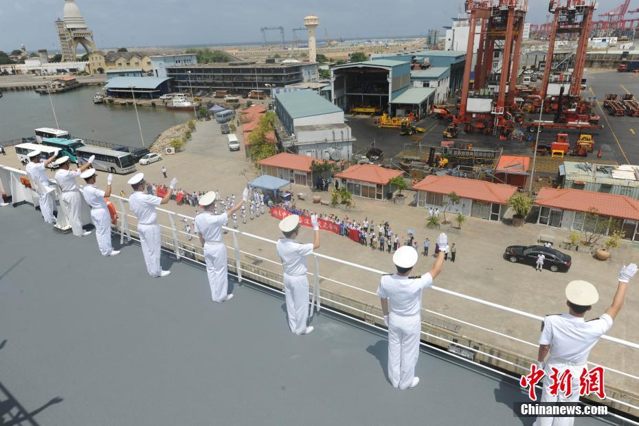 中國海軍の病院船がアデン灣へ