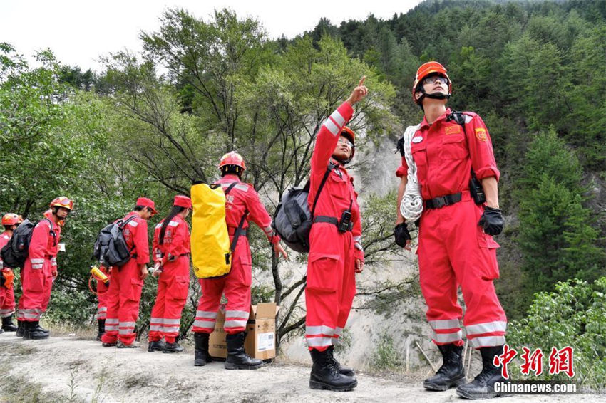 中國(guó)國(guó)際救援隊(duì)、九寨溝地震被災(zāi)地の実地調(diào)査開(kāi)始