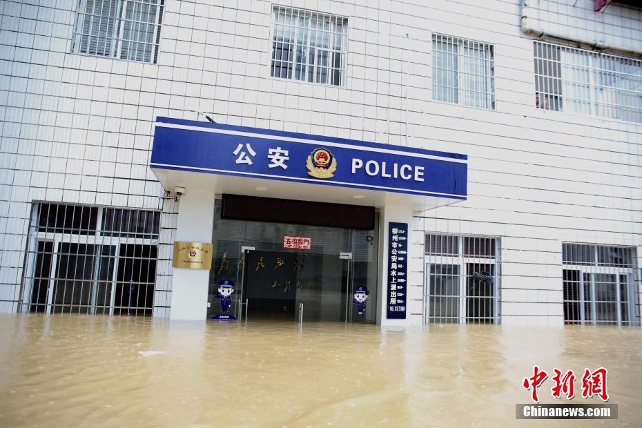 4度目の浸水で、再び「その名のとおり」の水上派出所に　広西