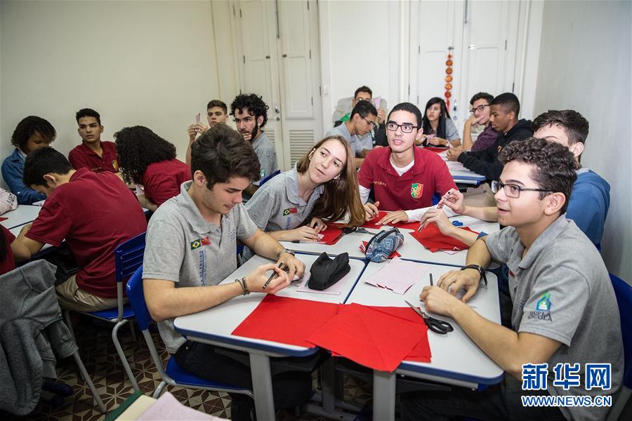 ブラジル人學(xué)生たちの「チャイナドリーム」、葡中雙語學(xué)校へ潛入