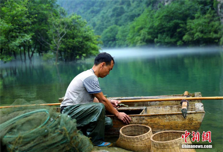 長(zhǎng)江支流の香景源に獨(dú)特な「白沙奇霧」の奇観現(xiàn)る