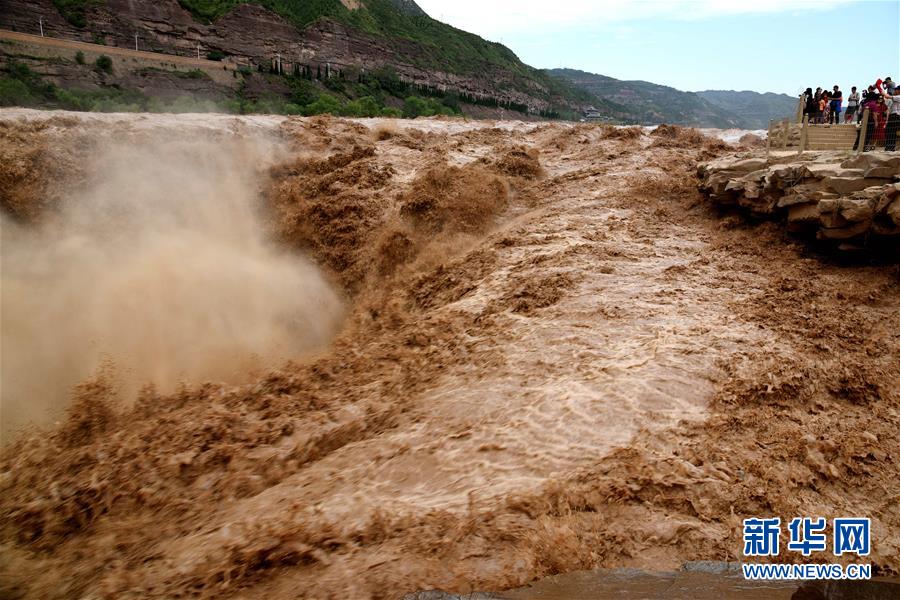 黃河上流の豪雨の影響で黃河壺口瀑布が再び増水　山西省