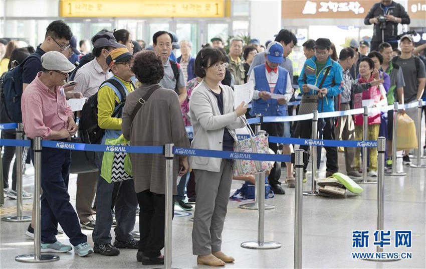 中秋節(jié)の列車チケットは入手困難　長蛇の列に並ぶ韓國の市民