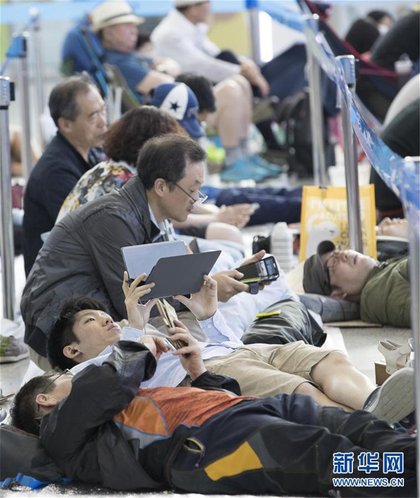 中秋節(jié)の列車チケットは入手困難　長蛇の列に並ぶ韓國の市民