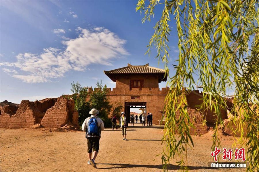 心地よい秋がおとずれた敦煌　美しい砂漠の風(fēng)景広がる