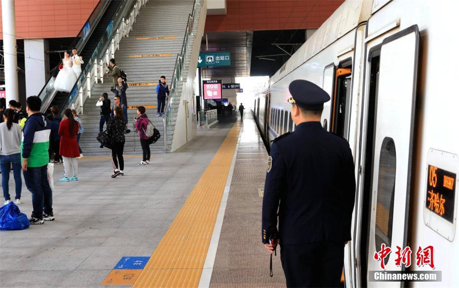 鉄道職員カップル、高速鉄道「ブライダルカー」で結婚式へ　黒竜江省