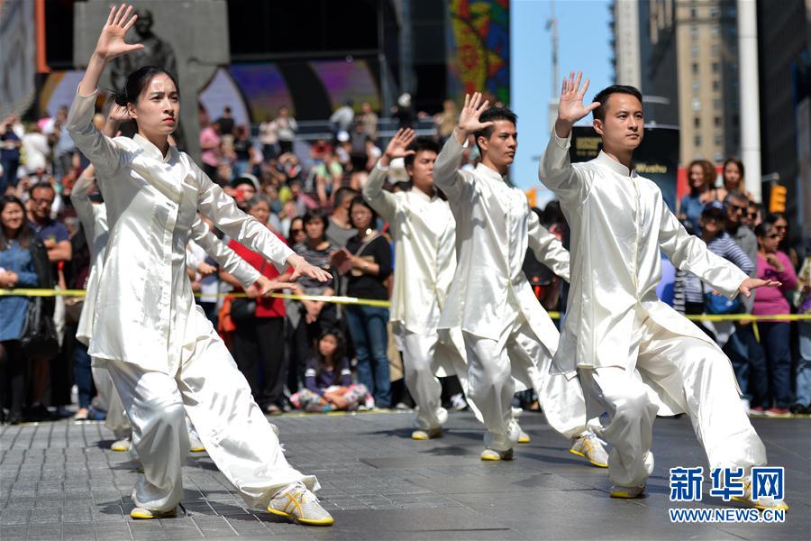 NYタイムズスクエアの中國武術(shù)イベントで武術(shù)文化の魅力発信