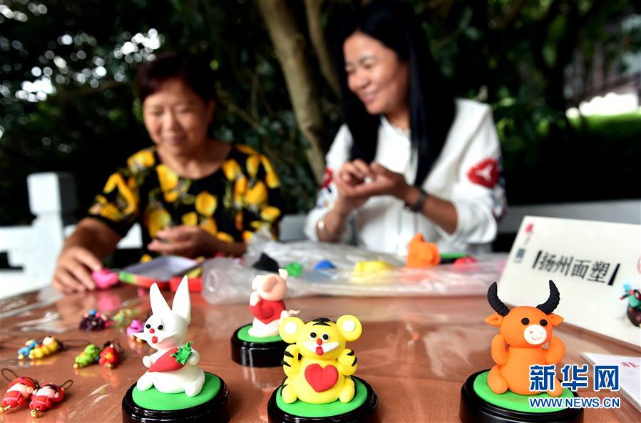 江蘇省揚(yáng)州市の「無形文化遺産」披露するイベントが瘦西湖で開幕 