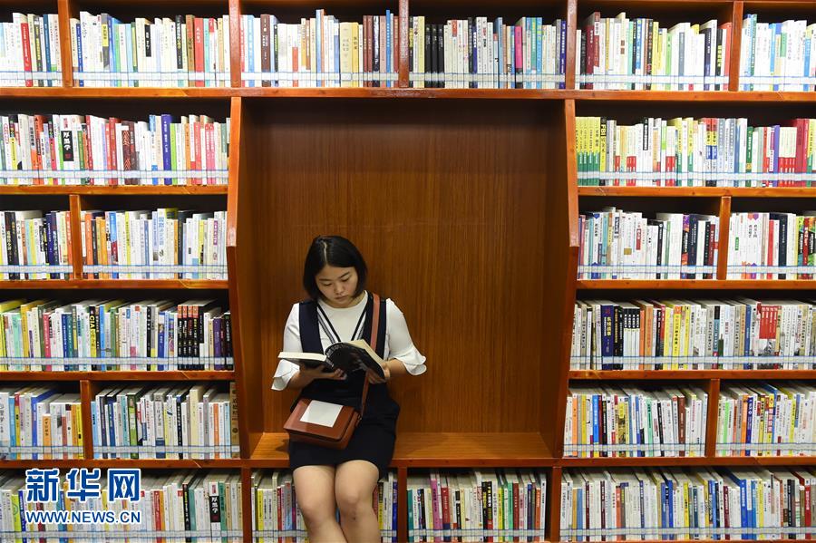 重慶市內(nèi)の24時(shí)間営業(yè)の無人図書館が一般に無料開放