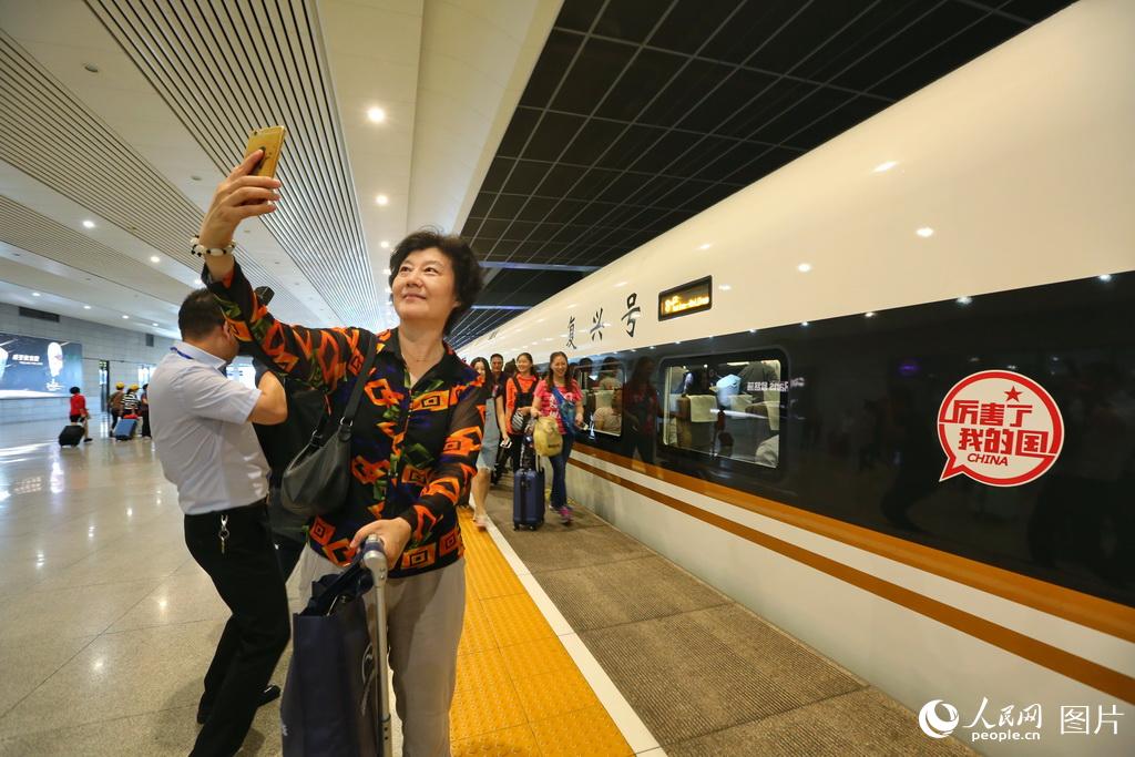 時速350キロ実現(xiàn)の新型高速鉄道「復興號」　北京?上海間を4時間半で